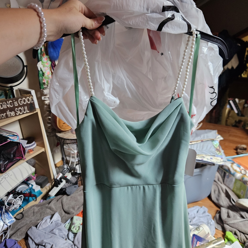 Elegant Green Spaghetti Strap Dress